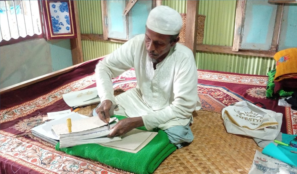 ৪০ বছর ধরে কোরআন বাঁধাইয়ের কাজ করেন শাহে আলম 3 ৪০ বছর ধরে কোরআন বাঁধাইয়ের কাজ করেন শাহে আলম 1752244142 ৪০ বছর ধরে কোরআন বাঁধাইয়ের কাজ করেন শাহে আলম