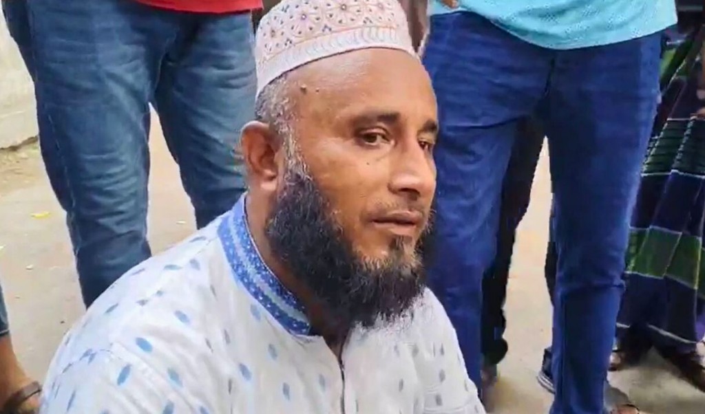 ‘আজরাইলে নিছে রে, আমার কলিজারে আজরাইলে নিছে’ 3 ‘আজরাইলে নিছে রে আমার কলিজারে আজরাইলে নিছে 1753105660 ‘আজরাইলে নিছে রে, আমার কলিজারে আজরাইলে নিছে’