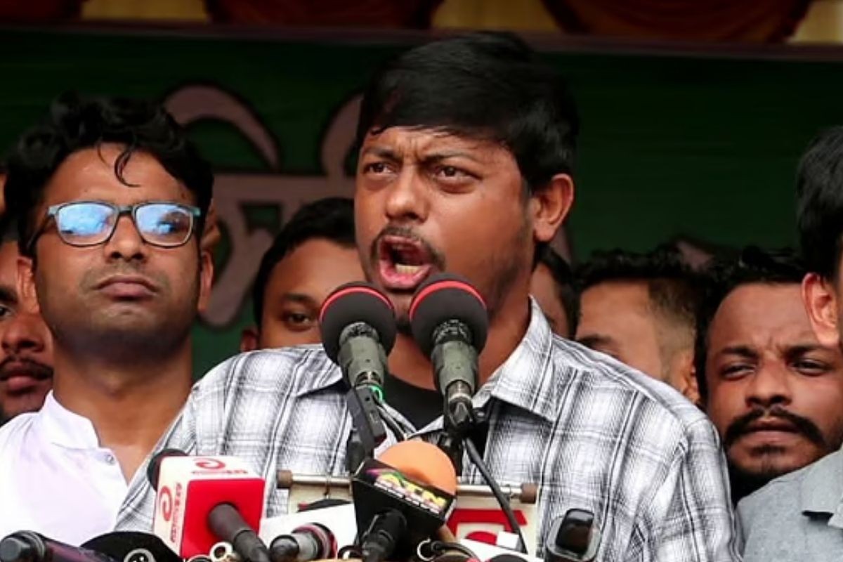 ‘আপনার অস্ত্র কাহিনীর কারণে দেশের সার্বভৌমত্ব হুমকির মধ্যে পড়েছে’— বাবরকে নাসীরুদ্দীন পাটওয়ারী