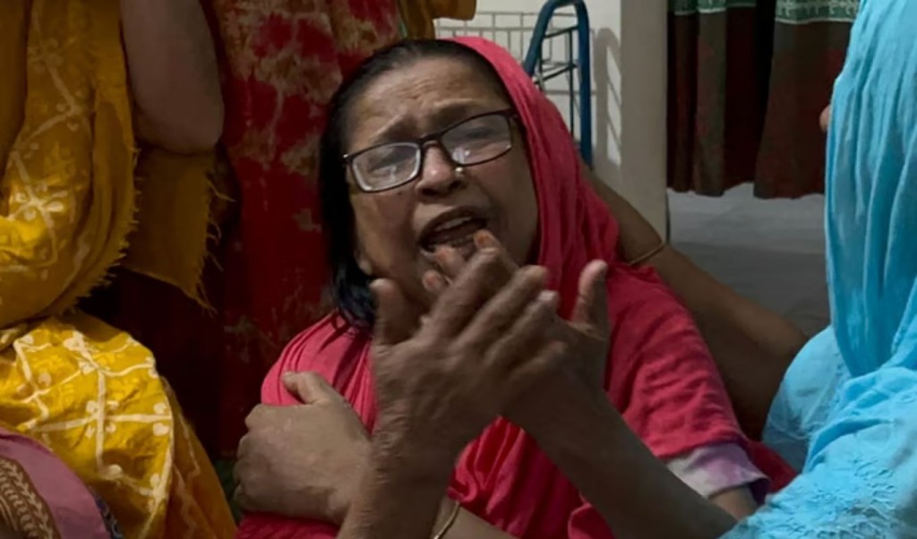 ‘আমারে মা কওয়ার আর কেউ নাই’ 3 ‘আমারে মা কওয়ার আর কেউ নাই 1752763251 ‘আমারে মা কওয়ার আর কেউ নাই’