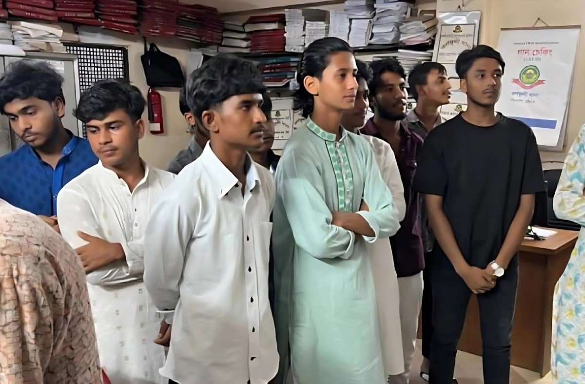 ‘জয় বাংলা’ বলে টিকটক ভিডিও বানিয়ে ১২ তরুণ কারাগারে