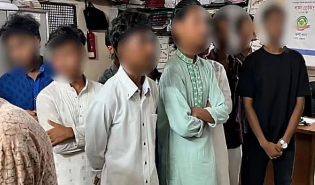 ‘জয় বাংলা’ স্লোগান দিয়ে ভিডিও বানানো ১২ তরুণের নামে মামলা 4 ‘জয় বাংলা স্লোগান দিয়ে ভিডিও বানানো ১২ তরুণের নামে মামলা 1753522897 ‘জয় বাংলা’ স্লোগান দিয়ে ভিডিও বানানো ১২ তরুণের নামে মামলা