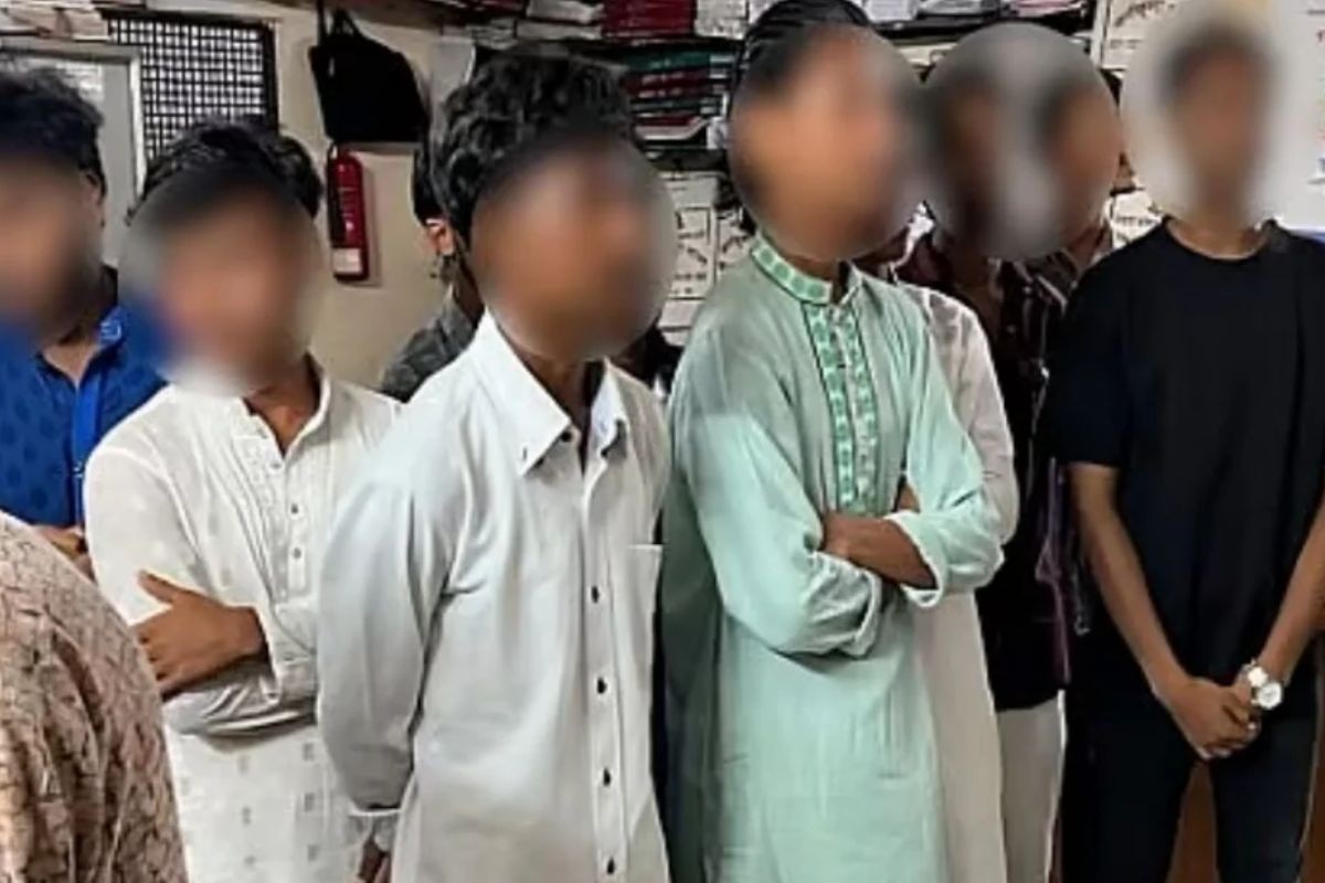 ‘জয় বাংলা’ স্লোগান দিয়ে ভিডিও বানানো ১২ তরুণের নামে মামলা