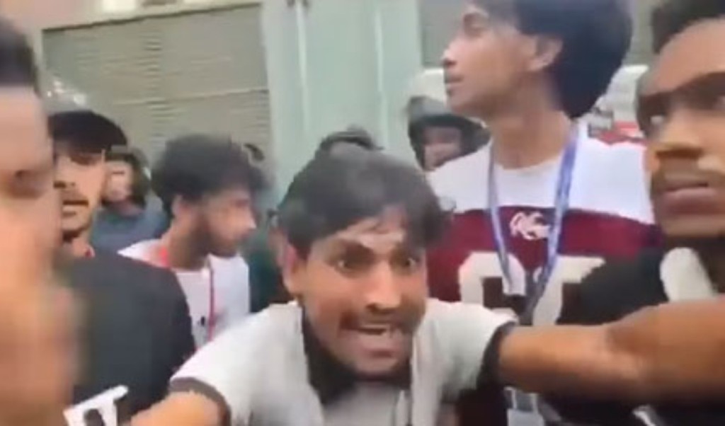 ‘টাকা তুলে শেখ হাসিনাকে আবার ফেরাব’ মন্তব্য করা তরুণসহ গ্রেপ্তার ৪ 3 ‘টাকা তুলে শেখ হাসিনাকে আবার ফেরাব মন্তব্য করা তরুণসহ গ্রেপ্তার ৪ 1753351888 ‘টাকা তুলে শেখ হাসিনাকে আবার ফেরাব’ মন্তব্য করা তরুণসহ গ্রেপ্তার ৪