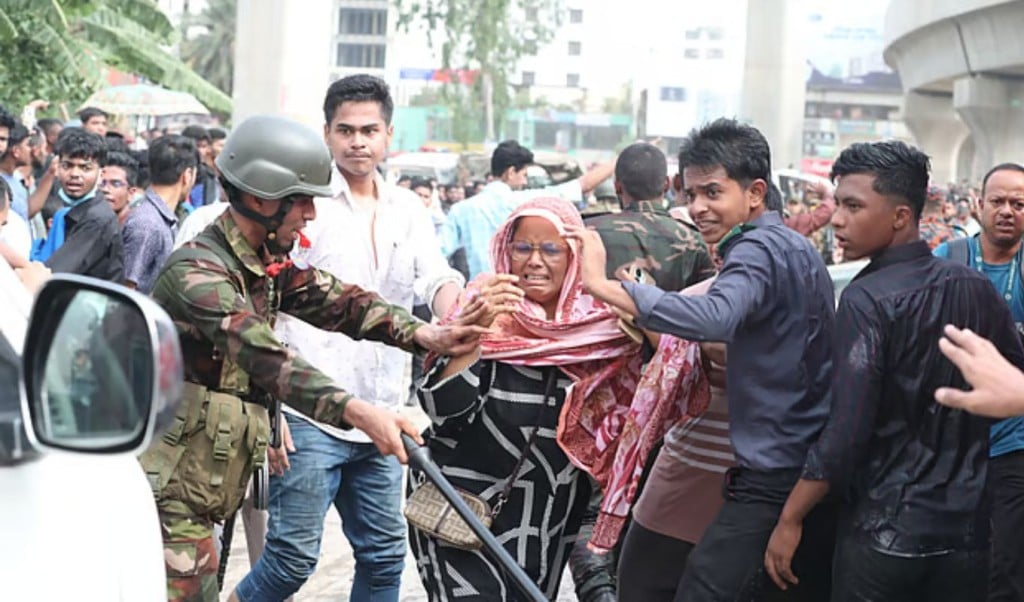 ‘বড় সন্তানকে বের করতে পেরেছি ছোটটাকে খুঁজে পাচ্ছি না 1753094454 ‘বড় সন্তানকে বের করতে পেরেছি, ছোটটাকে খুঁজে পাচ্ছি না’