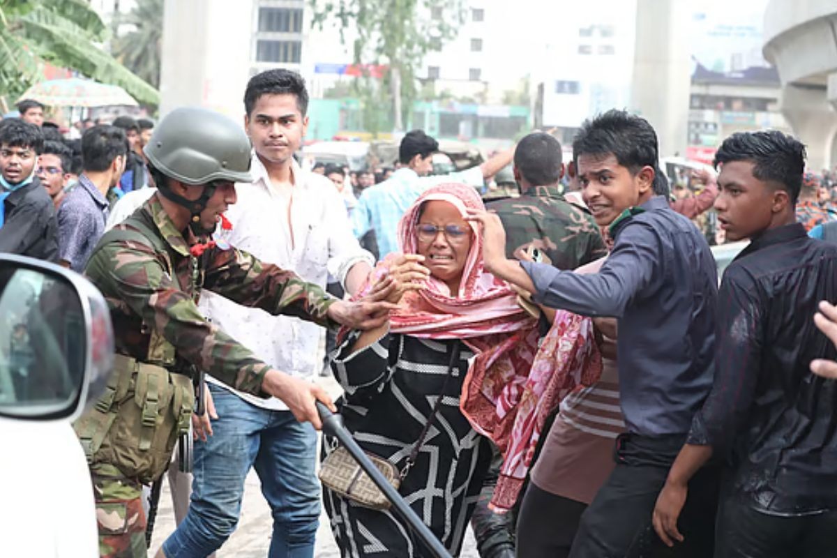 ‘বড় সন্তানকে বের করতে পেরেছি, ছোটটাকে খুঁজে পাচ্ছি না’