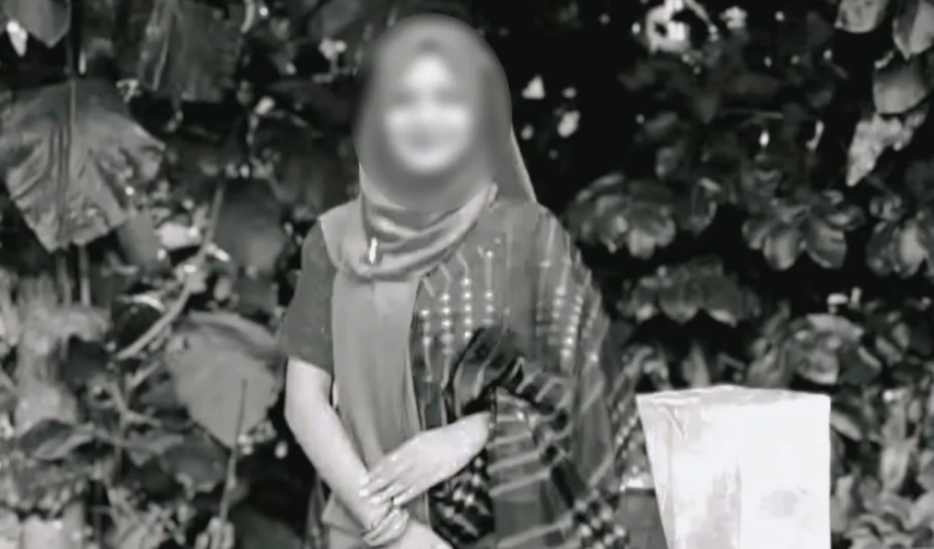 ‘মাসুদ আমার মৃত্যুর জন্য তুমি দায়ী’ নোট লিখে শিক্ষিকার আত্মহত্যা 3 ‘মাসুদ আমার মৃত্যুর জন্য তুমি দায়ী নোট লিখে শিক্ষিকার আত্মহত্যা 1751537174 ‘মাসুদ আমার মৃত্যুর জন্য তুমি দায়ী’ নোট লিখে শিক্ষিকার আত্মহত্যা