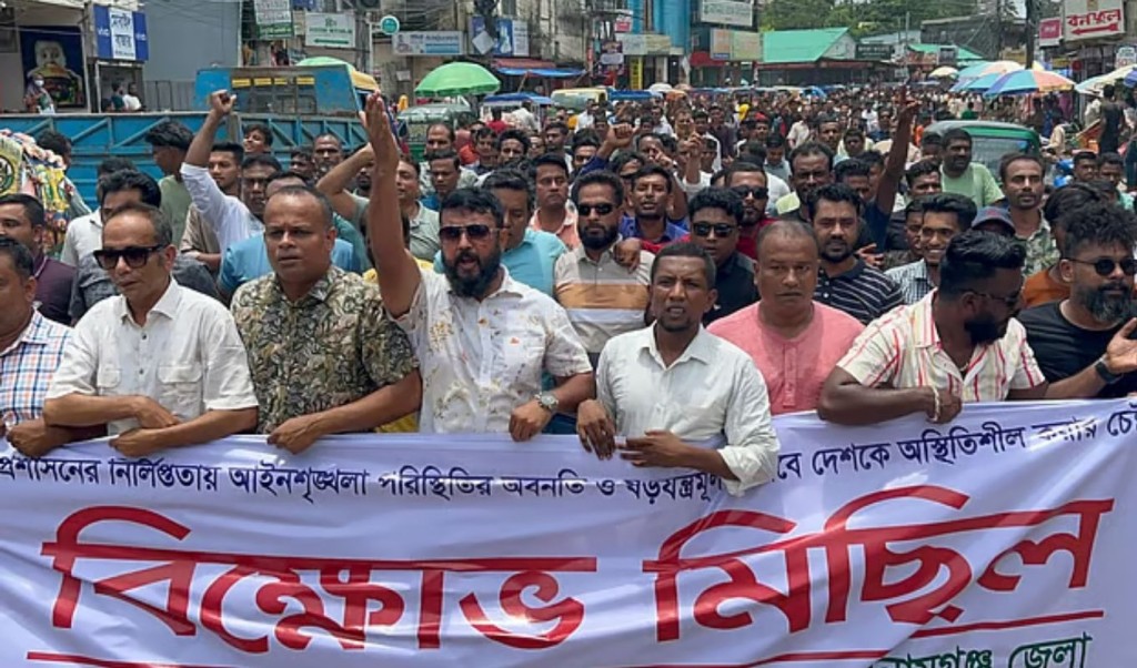 ‘রাজাকার-আলবদরদের উৎখাত করতে স্বেচ্ছাসেবক দলই যথেষ্ট’ 3 ‘রাজাকার আলবদরদের উৎখাত করতে স্বেচ্ছাসেবক দলই যথেষ্ট 1752588619 ‘রাজাকার-আলবদরদের উৎখাত করতে স্বেচ্ছাসেবক দলই যথেষ্ট’