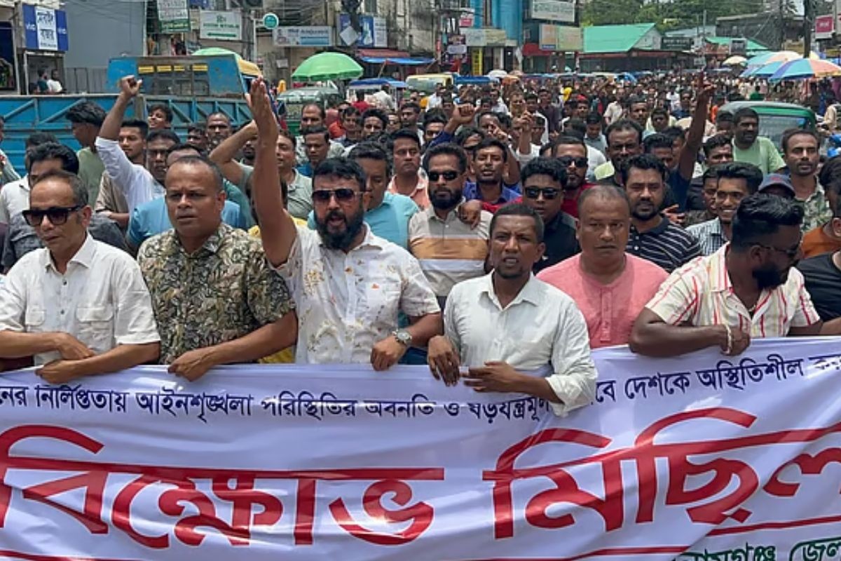 ‘রাজাকার-আলবদরদের উৎখাত করতে স্বেচ্ছাসেবক দলই যথেষ্ট’