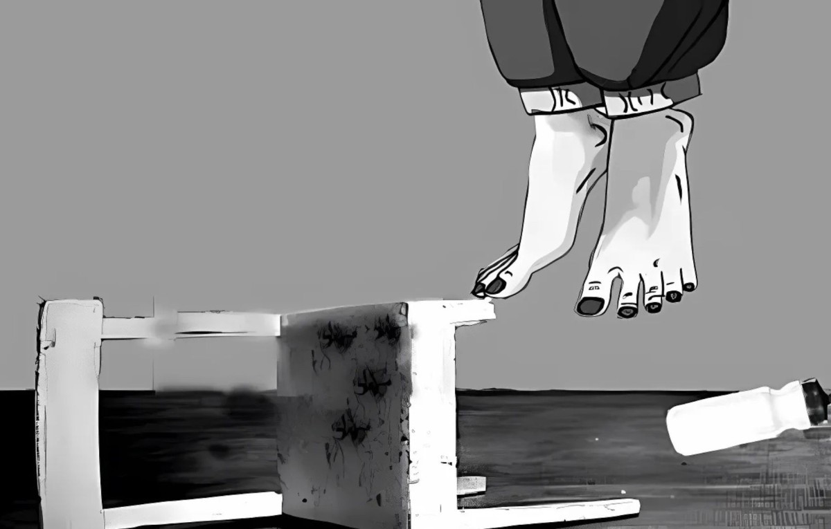 ঘোড়াঘাটে নারীর ঝুলন্ত মরদেহ উদ্ধার