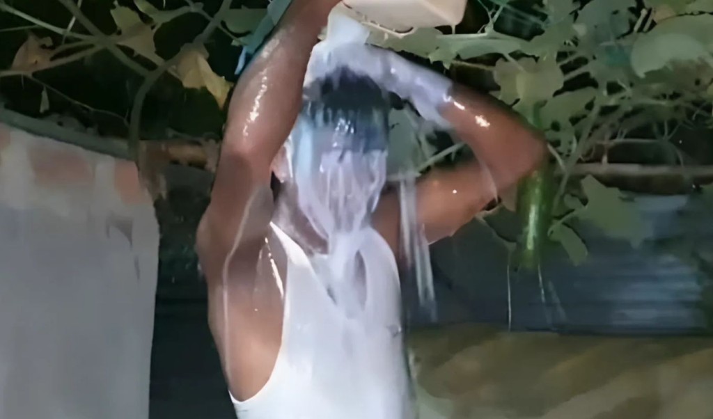 তালাকের পর ৪০ লিটার দুধ দিয়ে গোসল করে ‘স্বাধীনতা’ উদ্যাপন 3 ‘‘তালাকের পর ৪০ লিটার দুধ দিয়ে গোসল করে ‘স্বাধীনতা উদযাপন 1752735082 তালাকের পর ৪০ লিটার দুধ দিয়ে গোসল করে ‘স্বাধীনতা’ উদ্যাপন