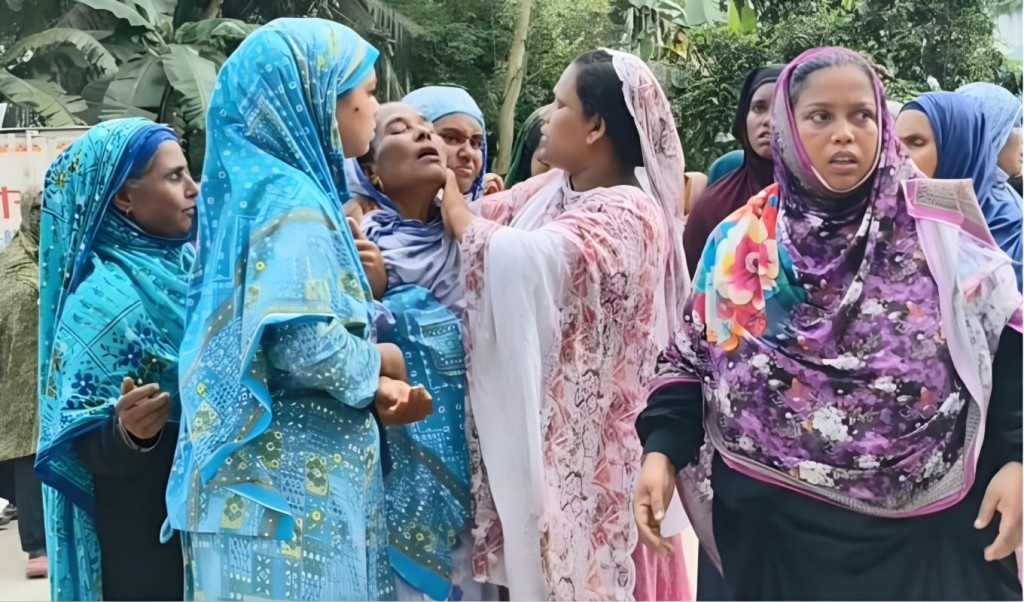 ‘সড়ক ক্যাইরা নিলো আমার তিন কলিজার টুকরারে’ 4 SADEK 1755683625 ‘সড়ক ক্যাইরা নিলো আমার তিন কলিজার টুকরারে’