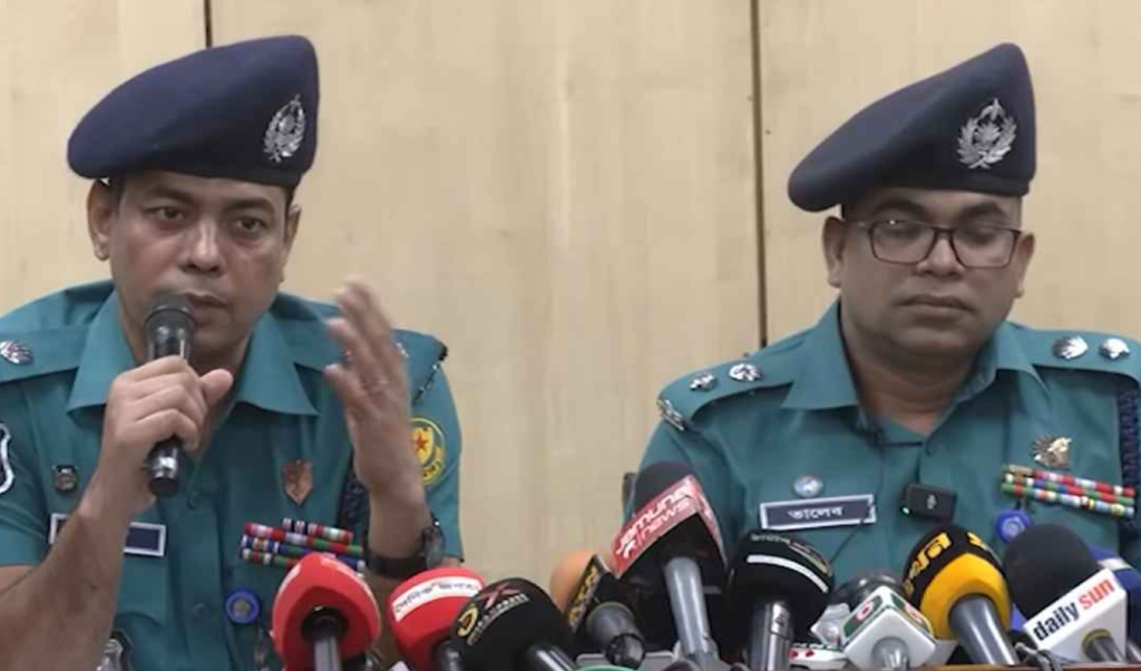 আগস্টজুড়ে ঢাকায় চিরুনি অভিযান চলবে: ডিএমপি 4 Untitled design 2025 08 03T002720.014 1754159255 আগস্টজুড়ে ঢাকায় চিরুনি অভিযান চলবে: ডিএমপি