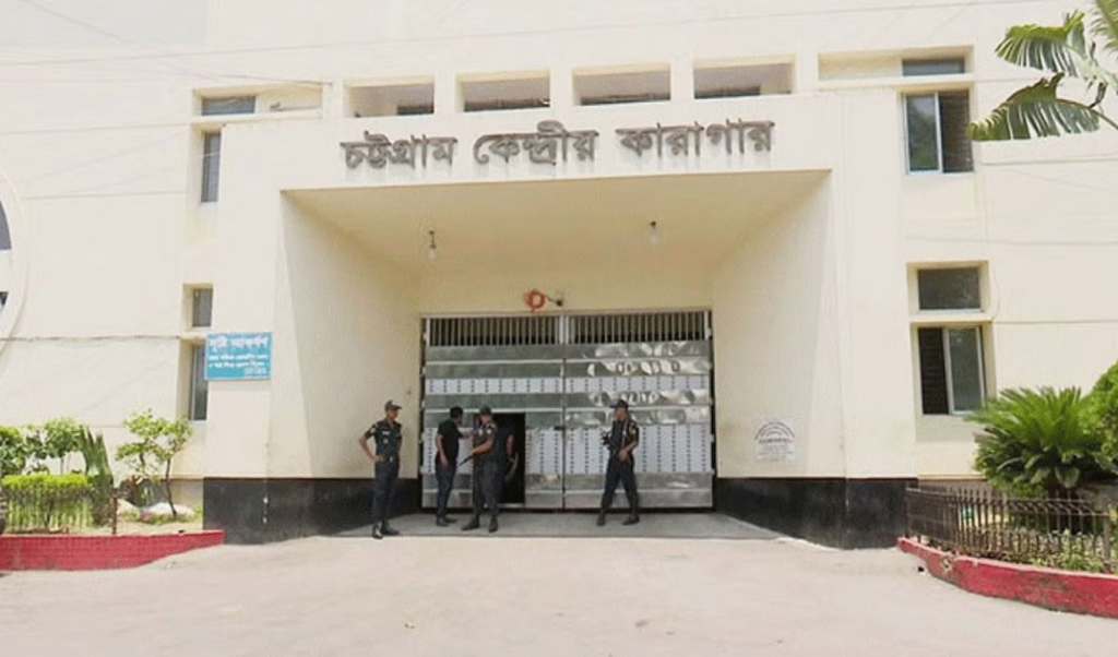 চট্টগ্রামে বিচারবঞ্চিত ৩৯ বন্দি, অনেকেই হারিয়েছেন মানসিক ভারসাম্য 3 Untitled design 2025 08 04T021028.551 1754251844 চট্টগ্রামে বিচারবঞ্চিত ৩৯ বন্দি, অনেকেই হারিয়েছেন মানসিক ভারসাম্য
