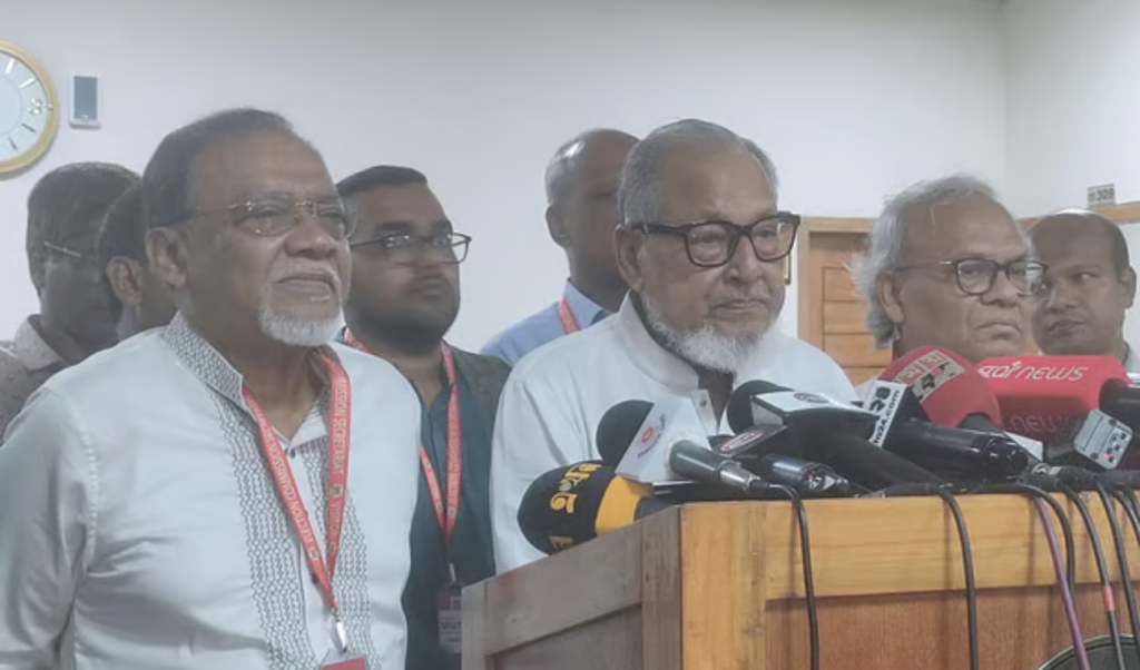 পুলিশের ভূমিকা দুর্বল: সিইসির সঙ্গে সাক্ষাতে বিএনপি 4 Untitled design 31 1755456617 পুলিশের ভূমিকা দুর্বল: সিইসির সঙ্গে সাক্ষাতে বিএনপি