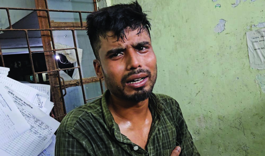 ঠাকুরগাঁওয়ে জুলাই কনসার্টে সংঘর্ষ, ছুরিসহ যুবক আটক 4 Untitled design 34 1754418964 ঠাকুরগাঁওয়ে জুলাই কনসার্টে সংঘর্ষ, ছুরিসহ যুবক আটক