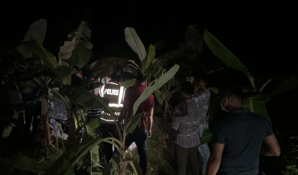 আক্কেলপুরে আগুনে পুড়ে অর্ধপোড়া মরদেহ উদ্ধার 4 Untitled design 35 1754420597 আক্কেলপুরে আগুনে পুড়ে অর্ধপোড়া মরদেহ উদ্ধার