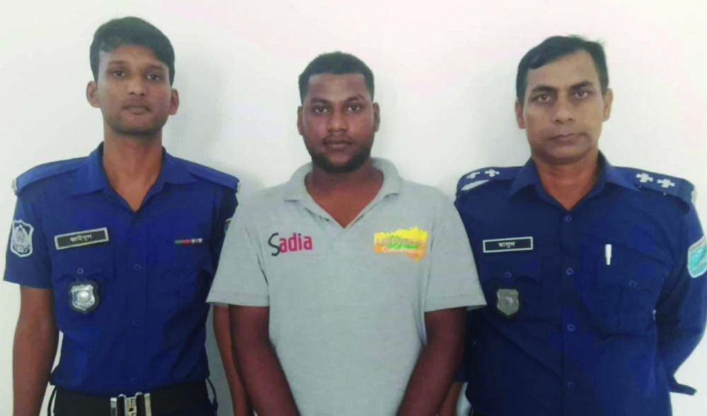 চাকুরির প্রলোভনে কিশোরীকে ধর্ষণ, যুবক গ্রেপ্তার 4 Untitled design 42 1754505396 চাকুরির প্রলোভনে কিশোরীকে ধর্ষণ, যুবক গ্রেপ্তার