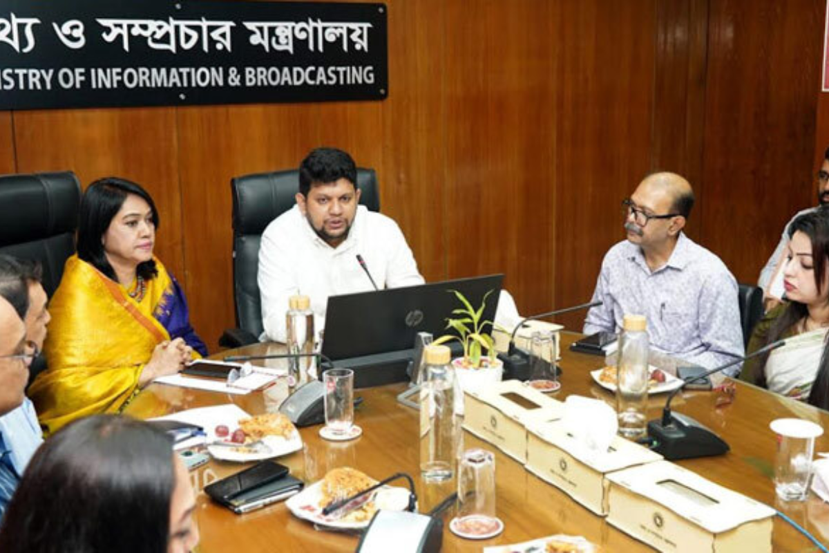 দেরিতে আসায় তথ্য উপদেষ্টার অনুষ্ঠান বর্জন সাংবাদিকদের