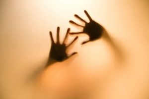 স্বর্ণের আংটি দেওয়ার কথা বলে ডেকে নিয়ে শিশুকে ধর্ষণ