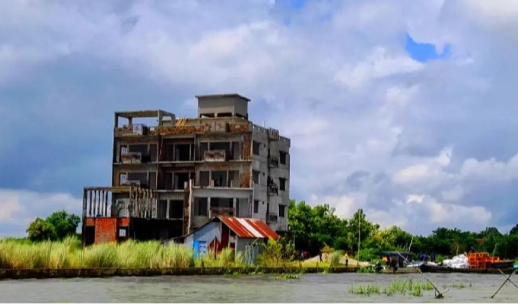 মুন্সিগঞ্জে নৌ-ডাকাতদের গুলি ও ককটেল হামলা, পুলিশের পাল্টা গুলি 3 Untitled design 74 1756152911 মুন্সিগঞ্জে নৌ-ডাকাতদের গুলি ও ককটেল হামলা, পুলিশের পাল্টা গুলি