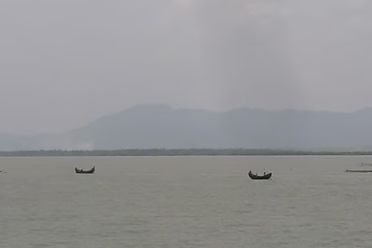 বাংলাদেশি ৫ জেলেকে ধরে নিয়ে গেল আরাকান আর্মি