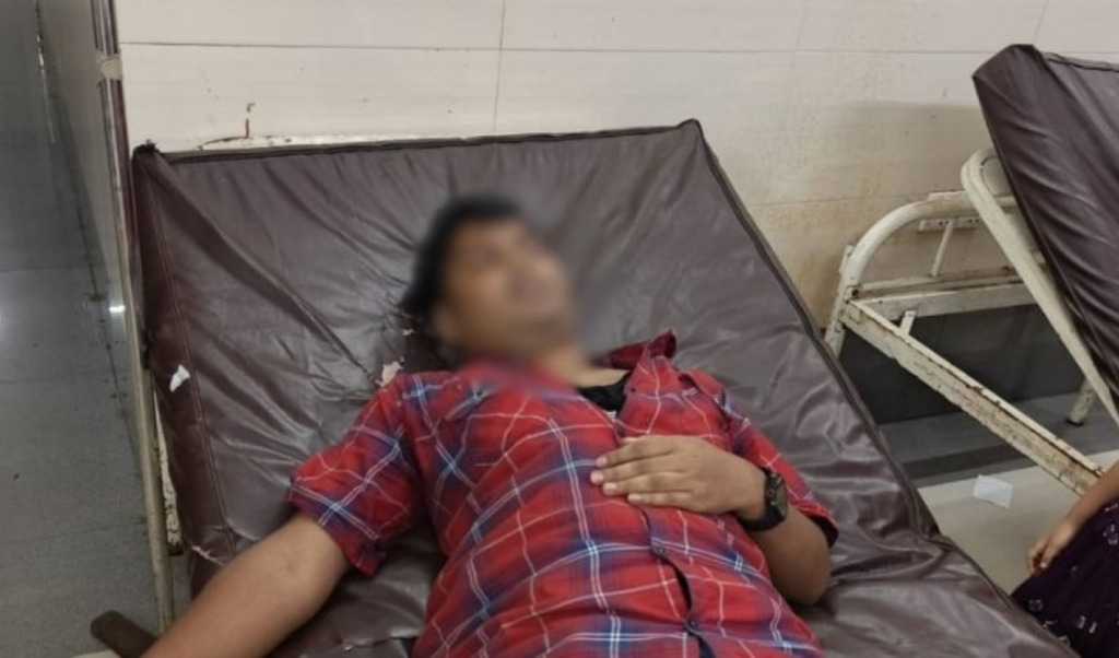 চট্টগ্রামে সাংবাদিককে প্রকাশ্যে মারধরের অভিযোগ বিএনপি নেতার বিরুদ্ধে 3 Untitled design 85 1755026052 চট্টগ্রামে সাংবাদিককে প্রকাশ্যে মারধরের অভিযোগ বিএনপি নেতার বিরুদ্ধে
