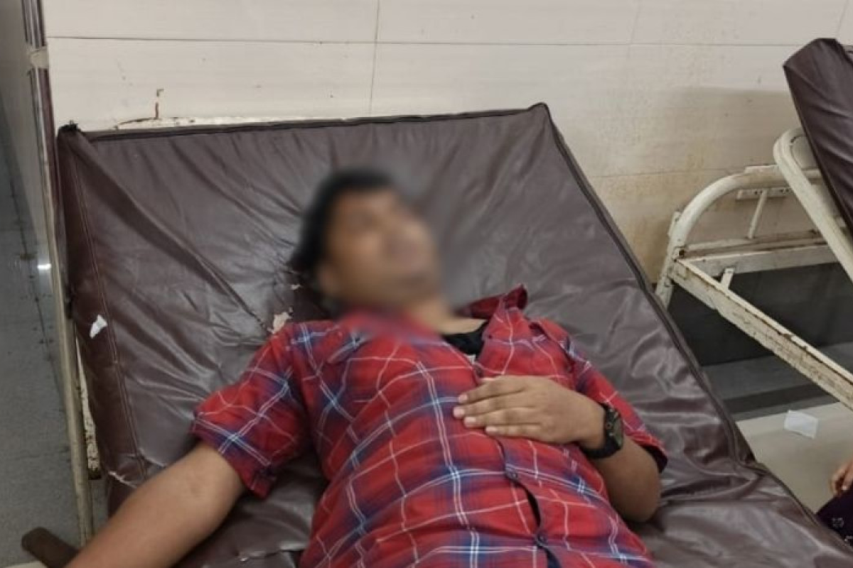 চট্টগ্রামে সাংবাদিককে প্রকাশ্যে মারধরের অভিযোগ বিএনপি নেতার বিরুদ্ধে