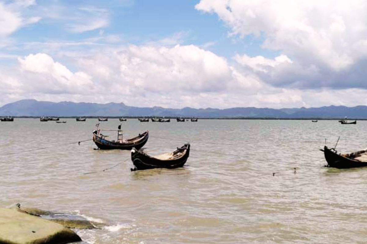 সেন্টমার্টিনে ট্রলারসহ ৭ রোহিঙ্গা জেলে আটক করেছে আরাকান আর্মি