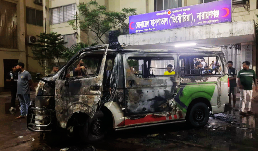 নারায়ণগঞ্জে হাসপাতালে রোগী ওঠার আগেই অ্যাম্বুলেন্সে অগ্নিকাণ্ড 4 Untitled design 88 1756406460 নারায়ণগঞ্জে হাসপাতালে রোগী ওঠার আগেই অ্যাম্বুলেন্সে অগ্নিকাণ্ড
