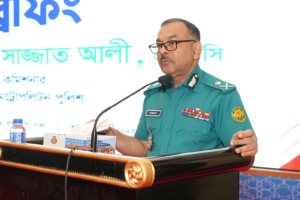 ছিনতাই প্রতিরোধে কার্যকর ব্যবস্থা নেওয়ার নির্দেশ ডিএমপি কমিশনারের