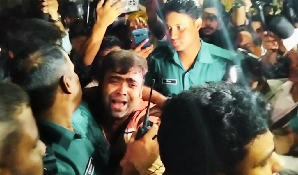 ধানমন্ডি-৩২ এ আওয়ামী লীগ কর্মী সন্দেহে দুইজনকে গণপিটুনি 3 Untitled design 97 1755200837 ধানমন্ডি-৩২ এ আওয়ামী লীগ কর্মী সন্দেহে দুইজনকে গণপিটুনি