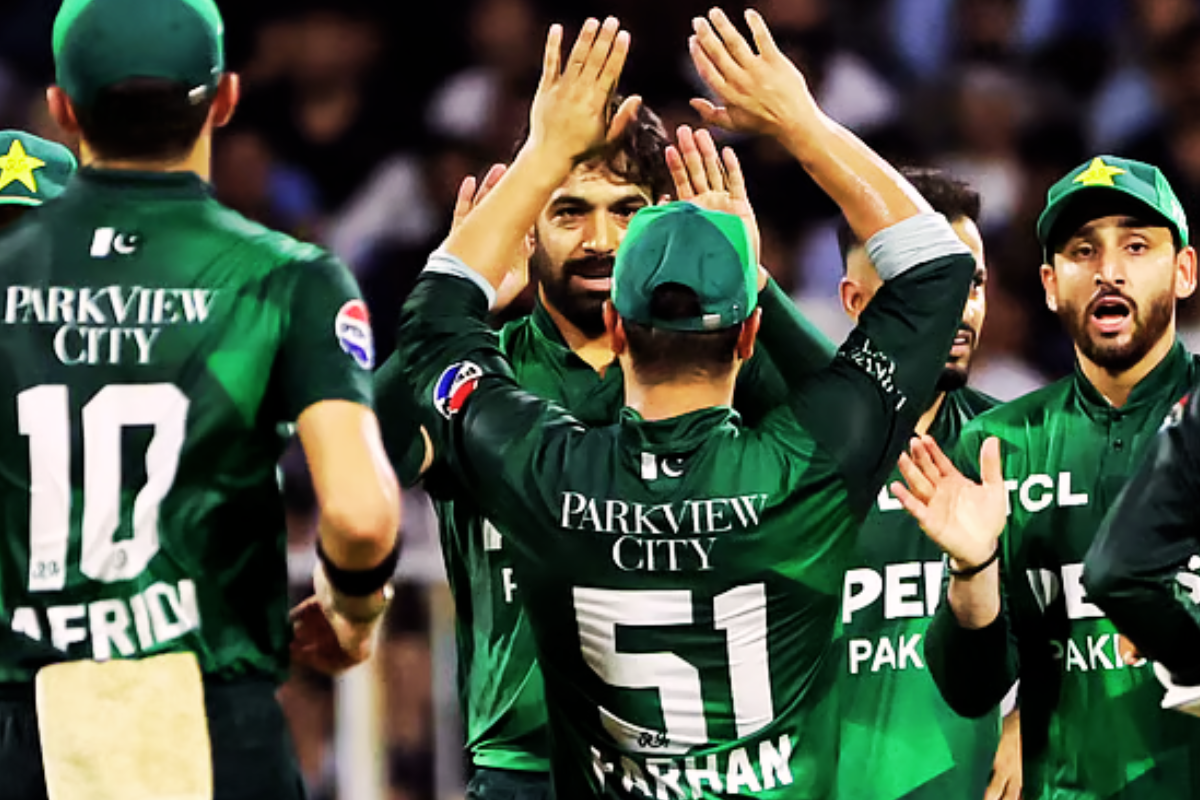 পাকিস্তানের বোলিং ঝড়ে উড়ে গেল আফগান