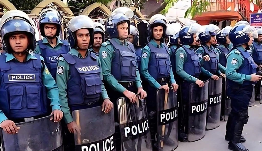 অন্তর্বর্তী সরকারের এক বছরেও ঘুরে দাঁড়াতে পারেনি পুলিশ 1754794509 অন্তর্বর্তী সরকারের এক বছরেও ঘুরে দাঁড়াতে পারেনি পুলিশ