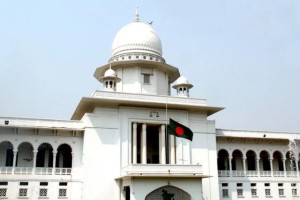 অস্ত্র নিয়ে সুপ্রিম কোর্টে প্রবেশ, বিএনপি নেতাসহ আটক ২