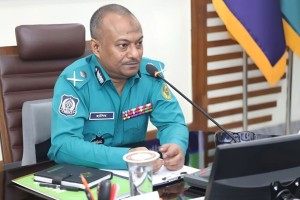 অস্ত্রধারীদের দেখামাত্র আত্মরক্ষায় গুলির নির্দেশ সিএমপি কমিশনারের