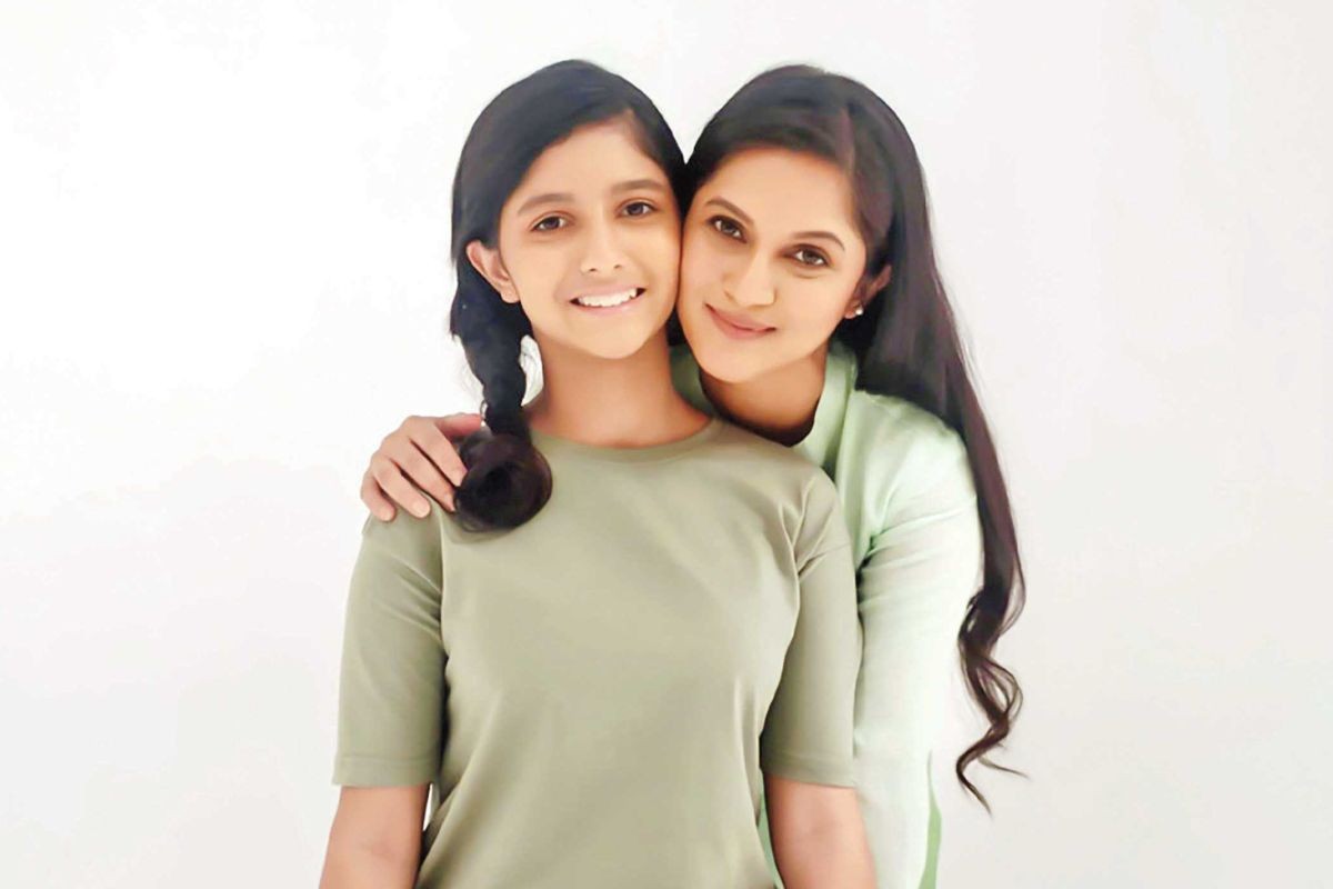 মায়ের হাত ধরে অভিনয়ে তাহসান কন্যা