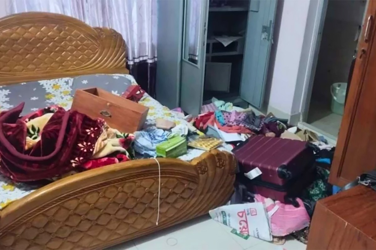 আওয়ামী লীগ নেতার বাড়িতে ডাকাতি, লুট ১২ লাখ টাকা ও ১৮ ভরি স্বর্ণ