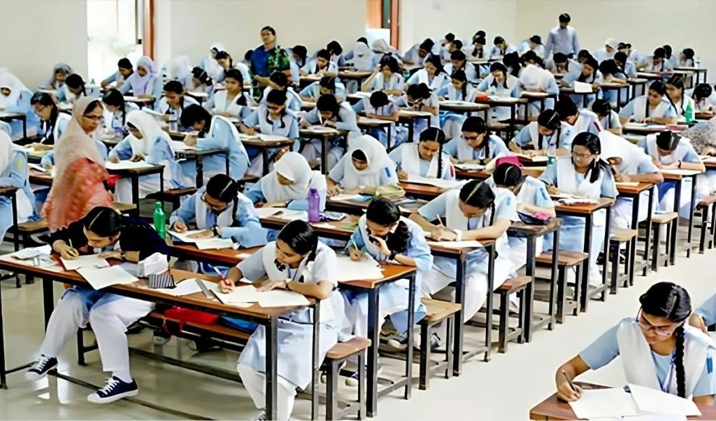 আগামী বছরে নিয়মিতদের সংক্ষিপ্ত অনিয়মিতরা পূর্ণাঙ্গ সিলেবাসে 1756271670 এসএসসি পরীক্ষা: আগামী বছর নিয়মিতদের সংক্ষিপ্ত, অনিয়মিতরা দিবে পূর্ণাঙ্গ সিলেবাসে