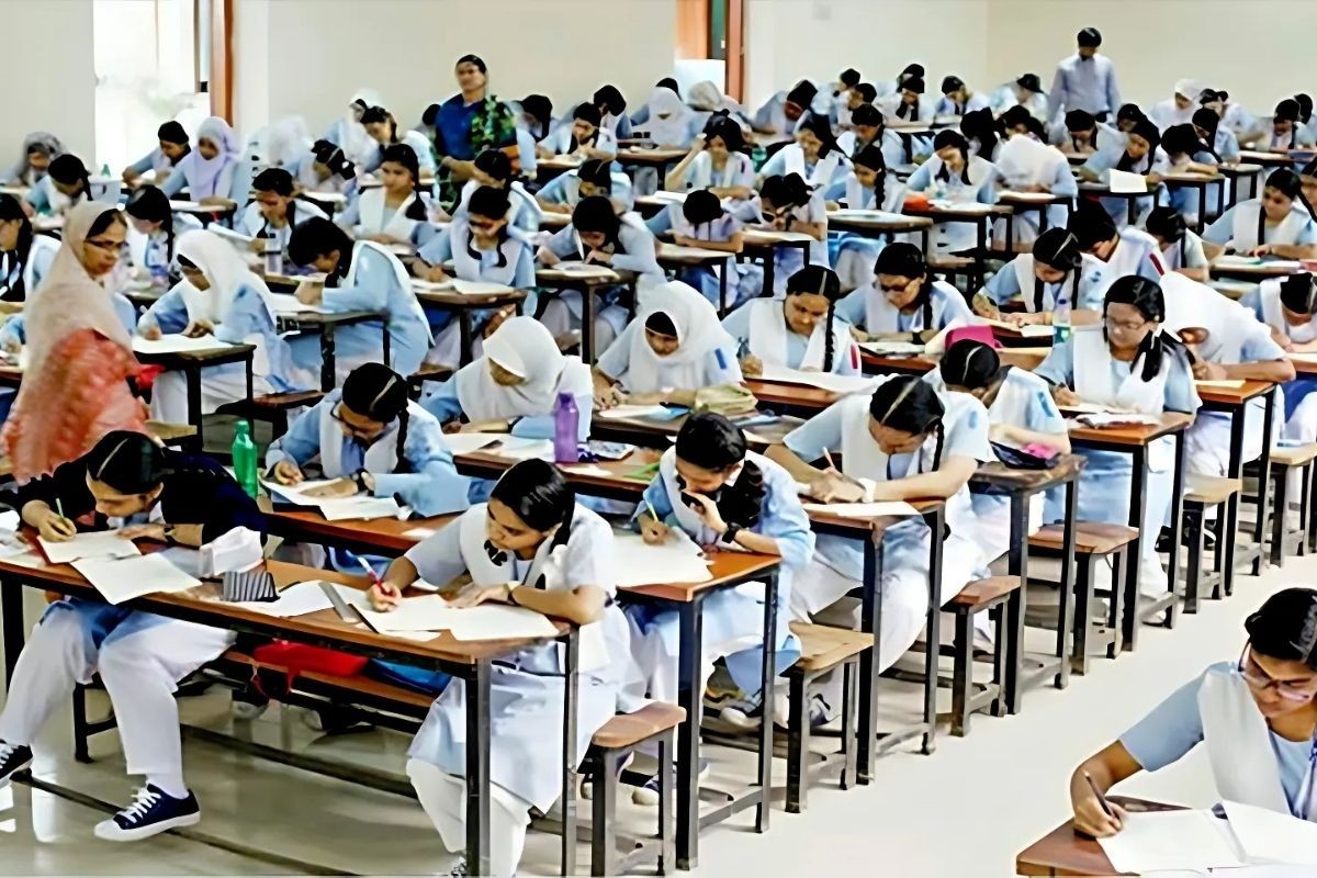 এসএসসি পরীক্ষা: আগামী বছর নিয়মিতদের সংক্ষিপ্ত, অনিয়মিতরা দিবে পূর্ণাঙ্গ সিলেবাসে