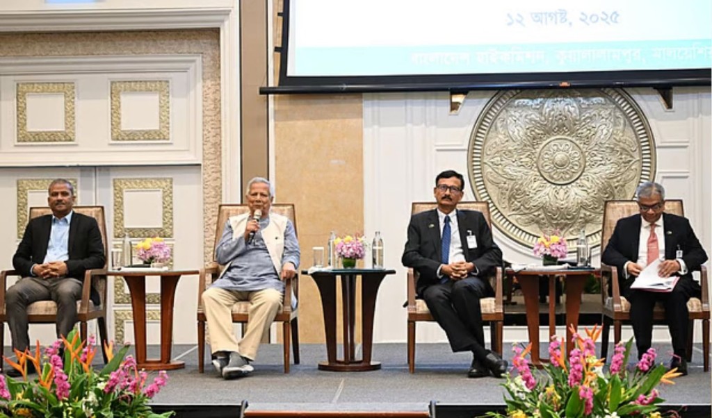 আমরা নির্বাচিত প্রতিনিধিদের কাছে ক্ষমতা হস্তান্তরে প্রস্তুত প্রধান উপদেষ্টা 1755013304 আমরা নির্বাচিত প্রতিনিধিদের কাছে ক্ষমতা হস্তান্তরে প্রস্তুত: প্রধান উপদেষ্টা