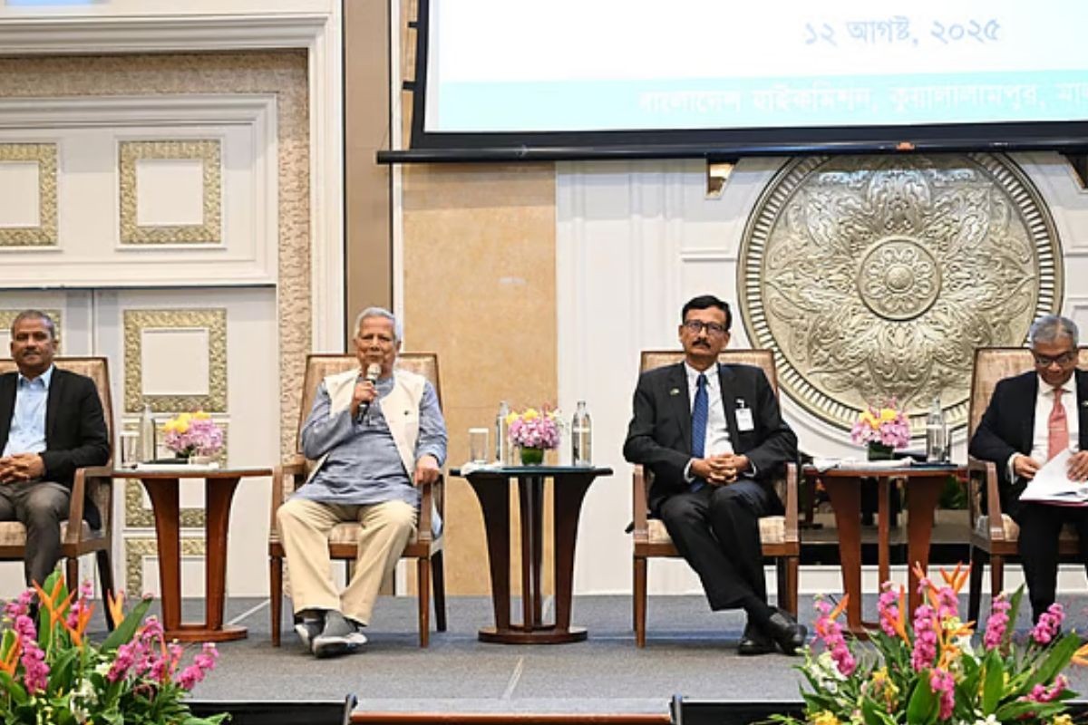 আমরা নির্বাচিত প্রতিনিধিদের কাছে ক্ষমতা হস্তান্তরে প্রস্তুত: প্রধান উপদেষ্টা