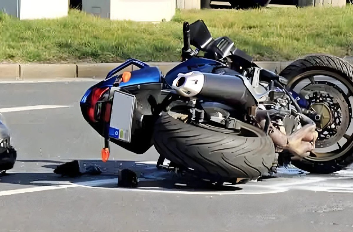 আলমডাঙ্গায় দুই মোটরসাইকেল মুখোমুখি সংঘর্ষে প্রাণ গেলো তরুণের, আহত ৩