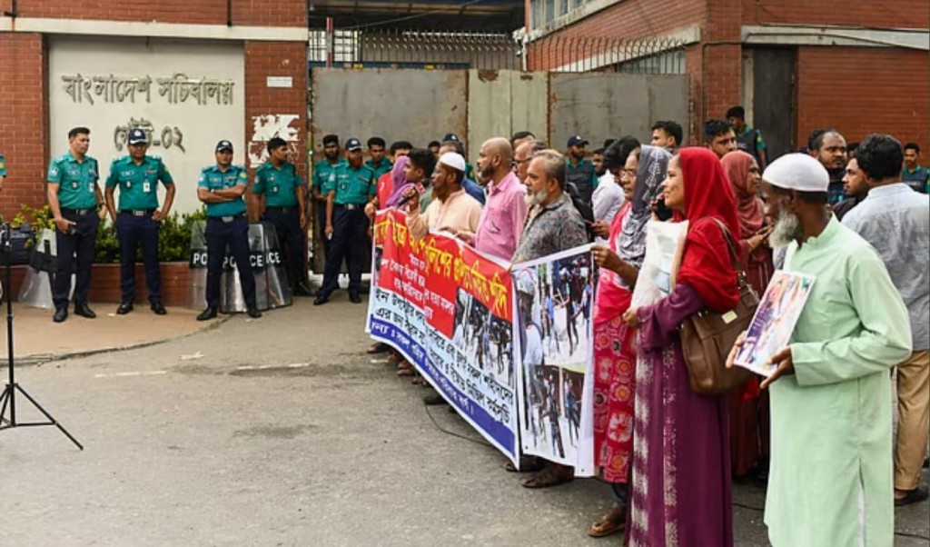 আসিফ নজরুলকে ‘আলটিমেটাম’ দিয়ে ফিরে গেলেন জুলাই শহীদ পরিবার ও আহতরা 3 আসিফ নজরুলকে ‘আলটিমেটাম দিয়ে ফিরে গেলেন জুলাই শহীদ পরিবার ও আহতরা 1755601205 আসিফ নজরুলকে ‘আলটিমেটাম’ দিয়ে ফিরে গেলেন জুলাই শহীদ পরিবার ও আহতরা