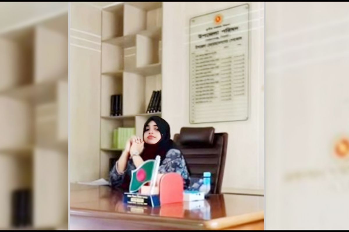 উপজেলা চেয়ারম্যানের চেয়ারে বসে তরুণীর টিকটক: থানায় জিডি