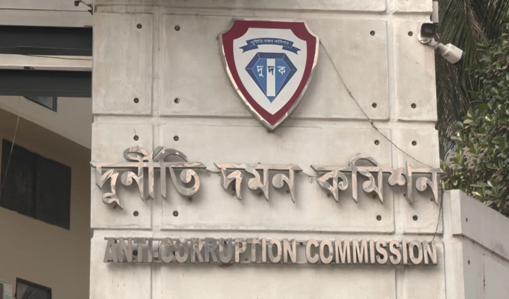 উপদেষ্টা হতে সমন্বয়ককে ঘুষ হিসেবে ২০০ কোটির চেক প্রাথমিক সত্যতা পেয়েছে দুদক 1756438053 উপদেষ্টা হতে সমন্বয়ককে ২০০ কোটি টাকার চেক, প্রাথমিক সত্যতা পেয়েছে দুদক