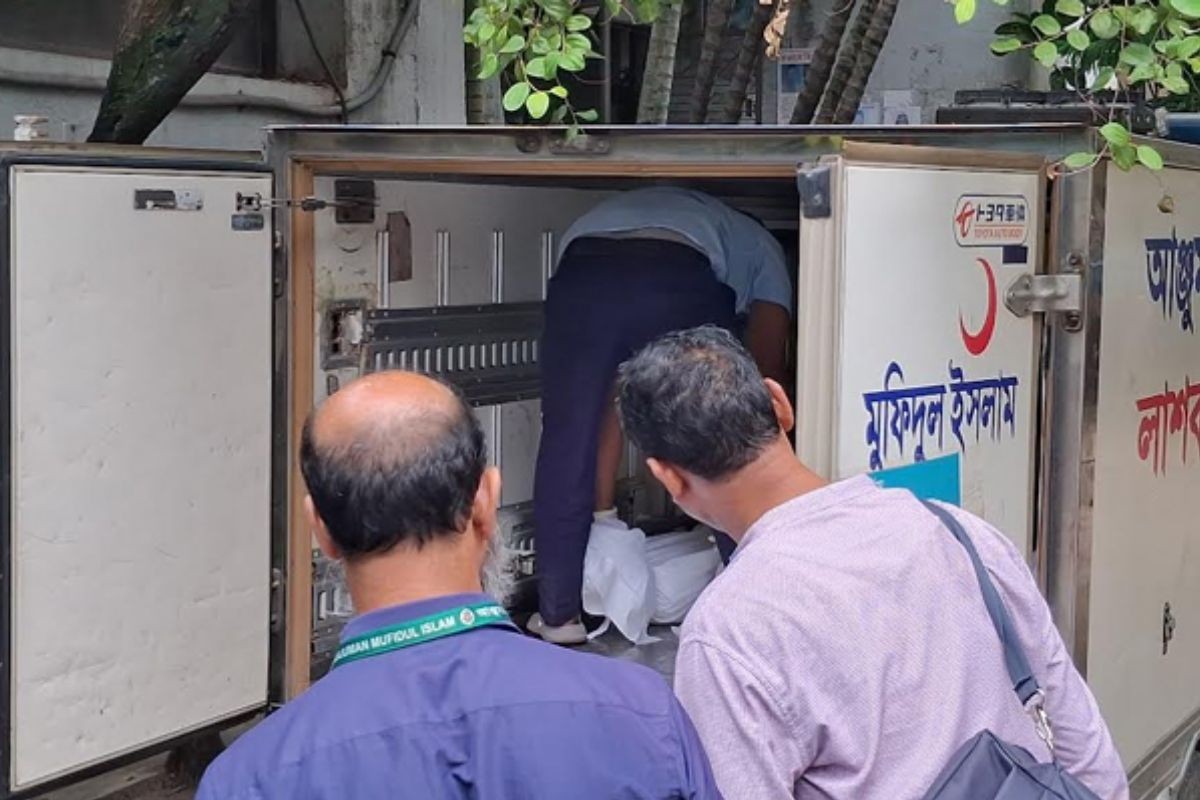 এক বছর ধরে ঢামেক মর্গে ছিল ৬ জনের মরদেহ, আঞ্জুমান মফিদুলে হস্তান্তর