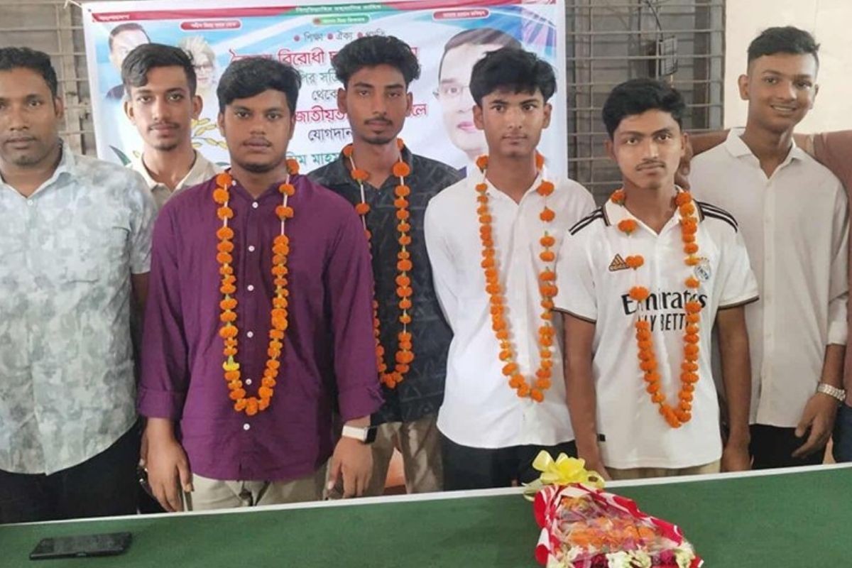 এনসিপি ছেড়ে ছাত্রদলে যোগদান