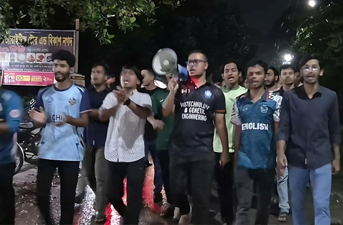 এবার জাবির হলে ছাত্ররাজনীতি নিষিদ্ধের দাবিতে বিক্ষোভ