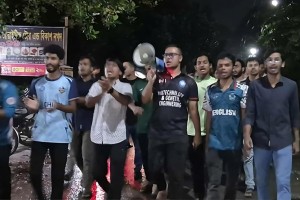 এবার জাবির হলে ছাত্ররাজনীতি নিষিদ্ধের দাবিতে বিক্ষোভ